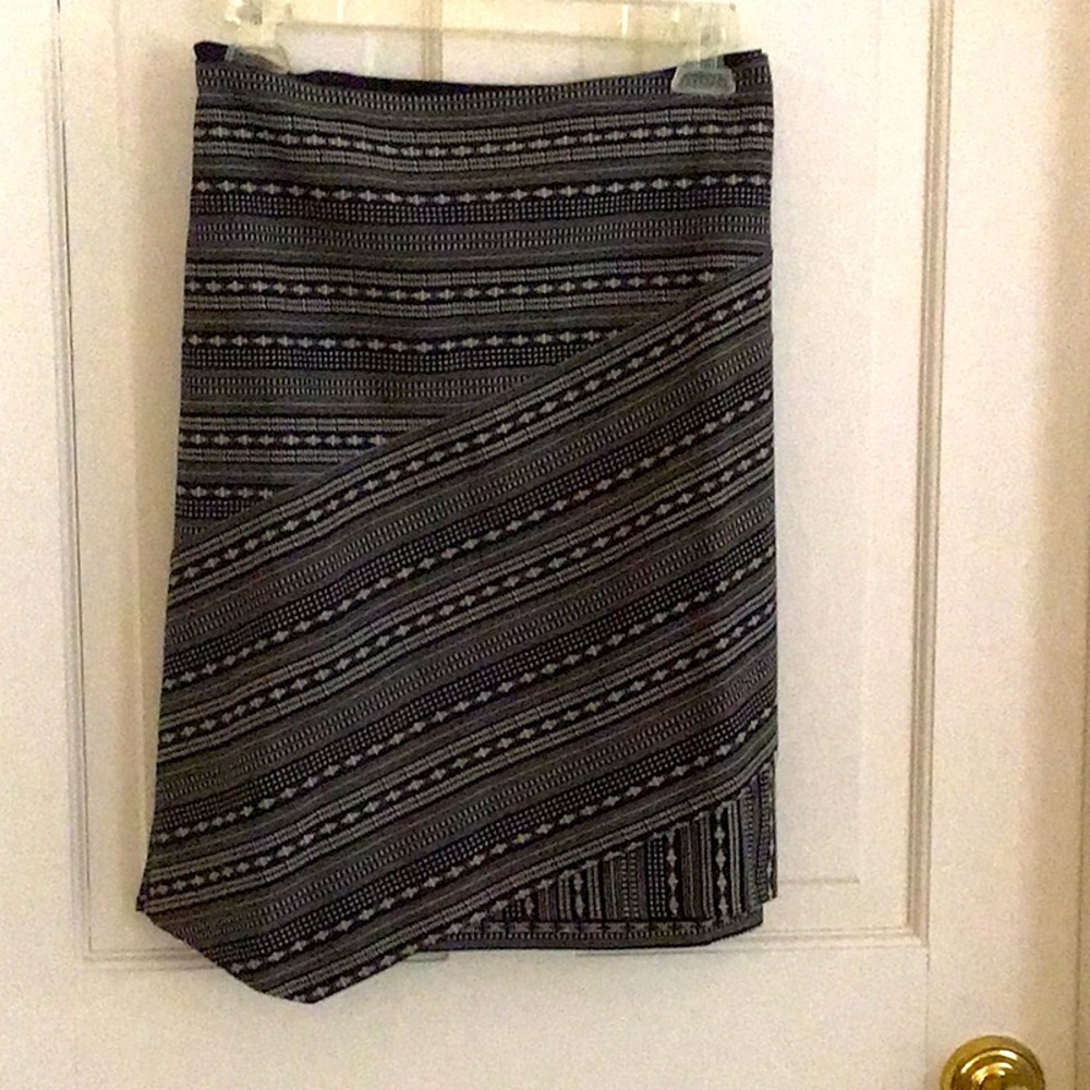 Seamed jacquard skirt
